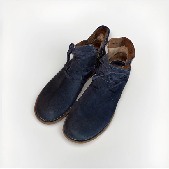 Born Tarkiln Women's Size Distressed Navy‎ Blue Leather Ankle
